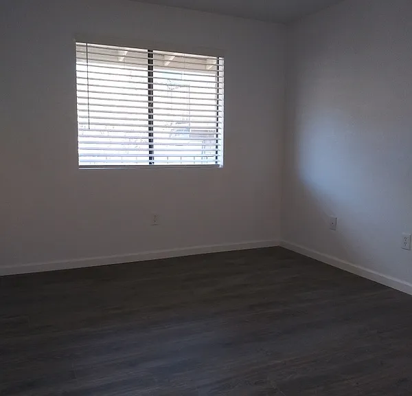 140 Bradshaw Dr #4 — Photo 5