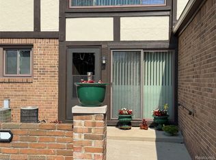 311 Country Club Dr, Saint Clair Shores, MI
