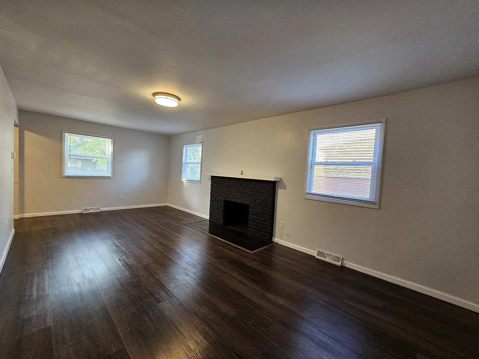 4 bed, 1.5 bath, 2442 sqft, $2,200 — Photo 4
