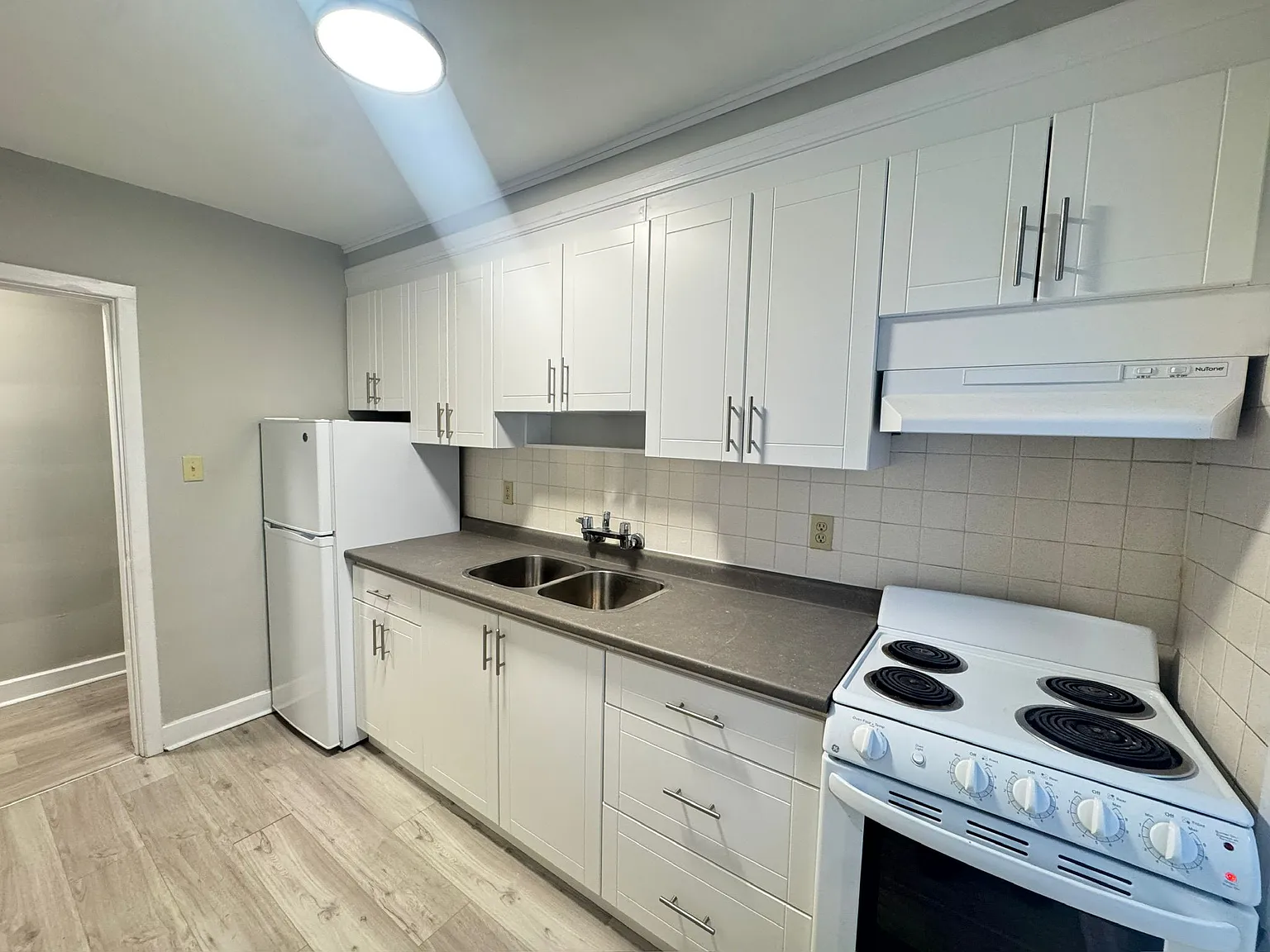 32 Price Ave — Photo 2