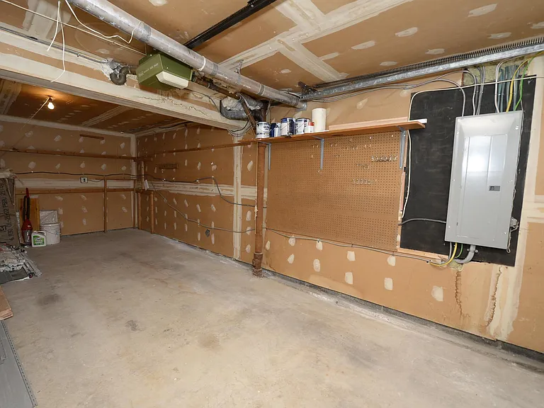 43 Spruce Ave — Photo 24