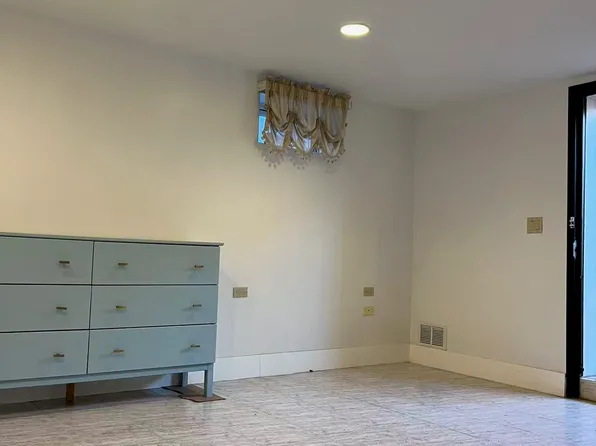 (undisclosed Address), Whitestone, NY 11357