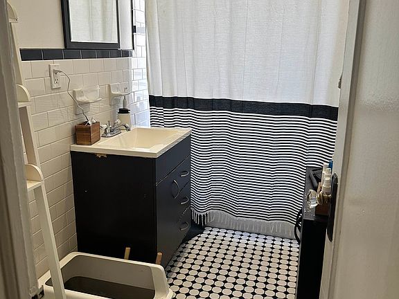 5th image of 20210 43rd Ave APT 4A