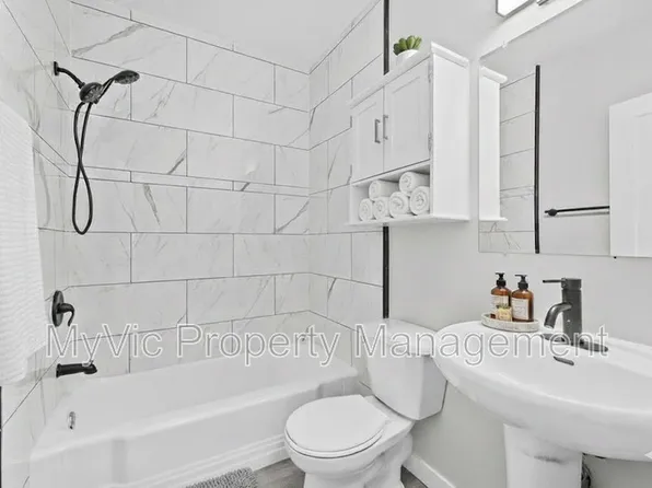 10047 154th St NW, Edmonton, AB T5P 2H1