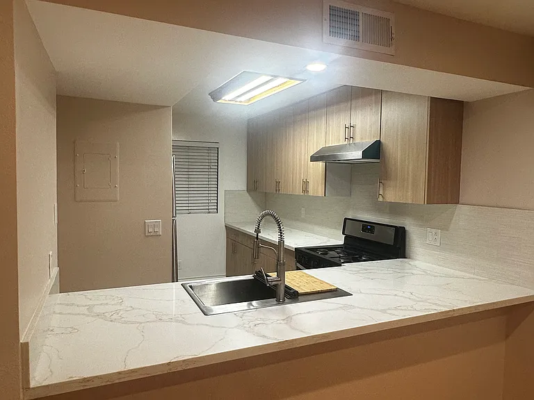 557 E Verdugo Ave — Photo 22