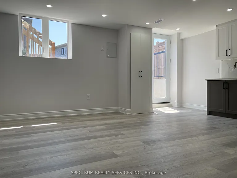 27 Yale Dr #BASEMENT — Photo 9