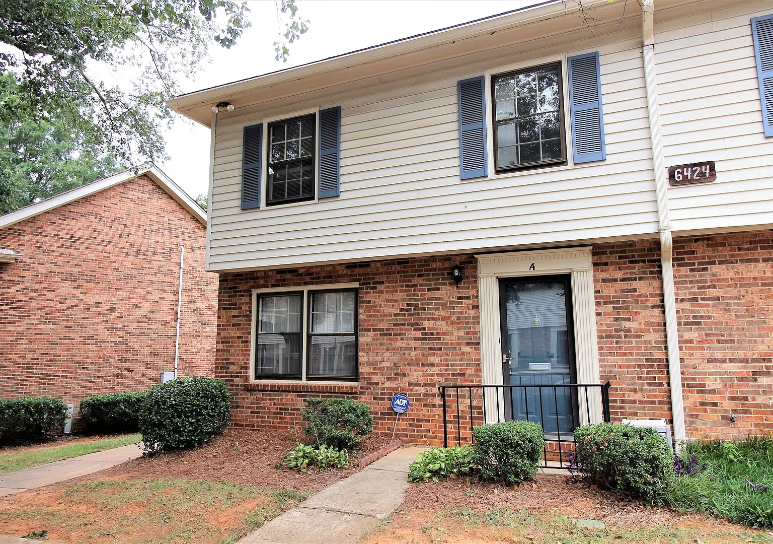 (Coming Soon) 3 Bedroom Townhome by the Light Rail! — Photo 1