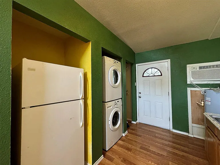 1108 W McCarty Ln #C — Photo 4