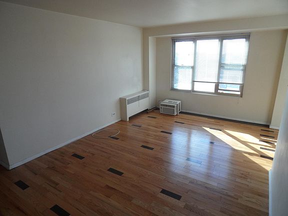 3rd image of 2610 W Balmoral Ave APT 502