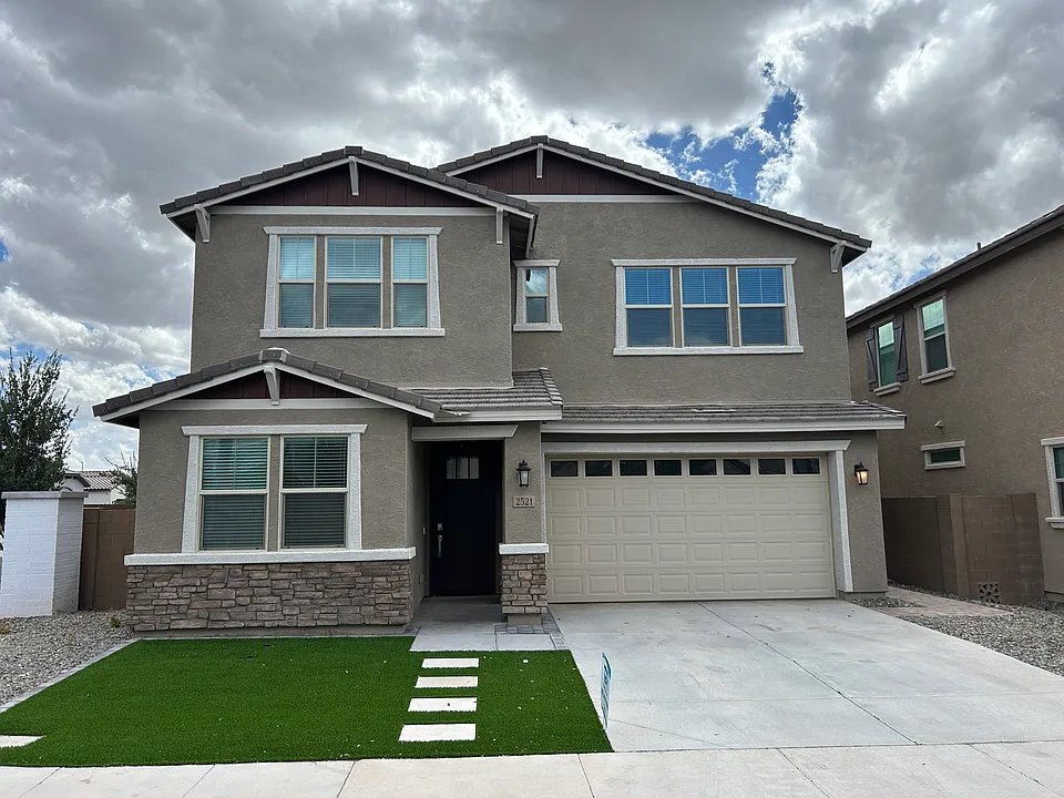 2521 E Athena Ave