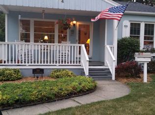 504 Scheurmann St, Essexville, MI