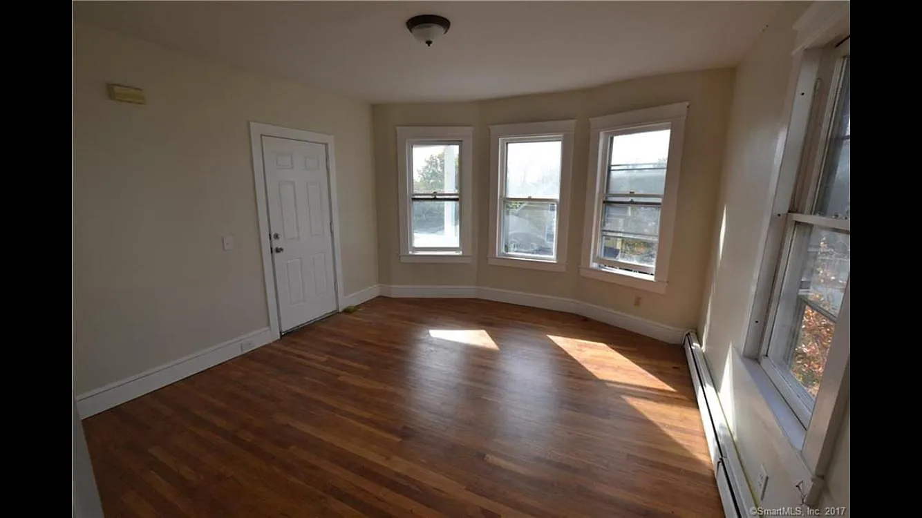 125 Wolcott St — Photo 4