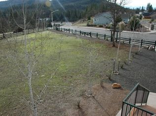 104 Oak Ridge Dr, Shady Cove, OR 97539