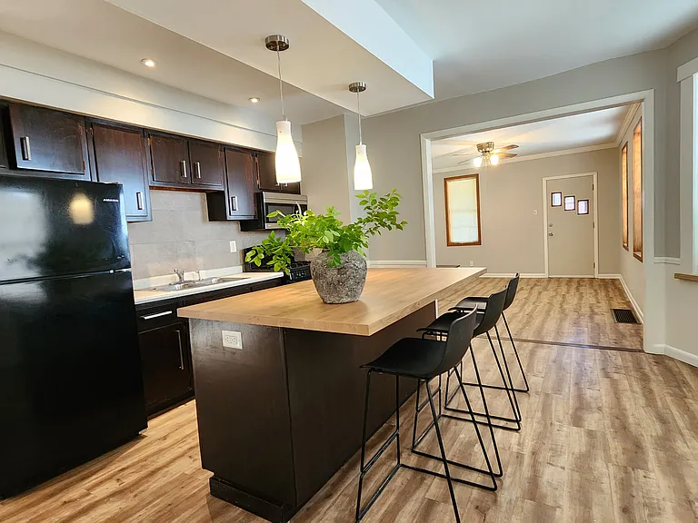 7004 Kazimier Ave — Photo 2