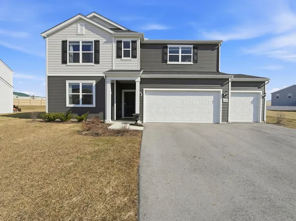 1202 Lake Forest Dr, Hebron, OH 43025