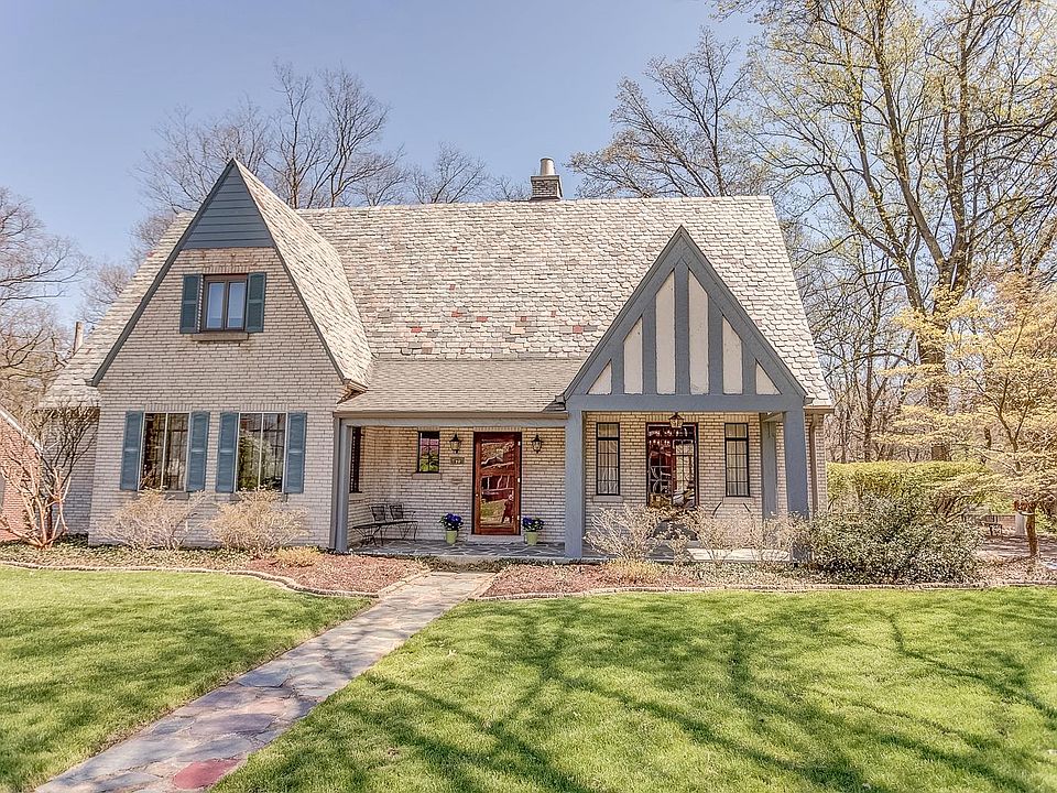 2nd image of 22 Oak Knoll Pl