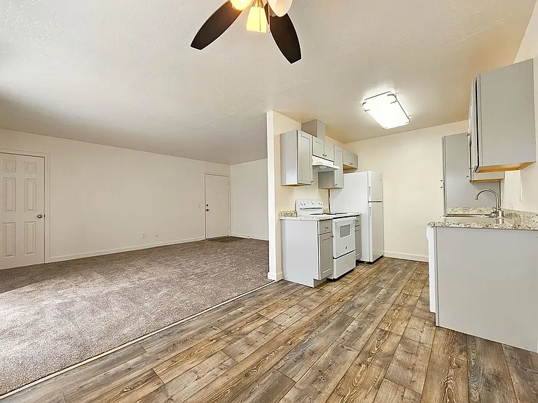 Paseo Del Prado Apartments! — Photo 8