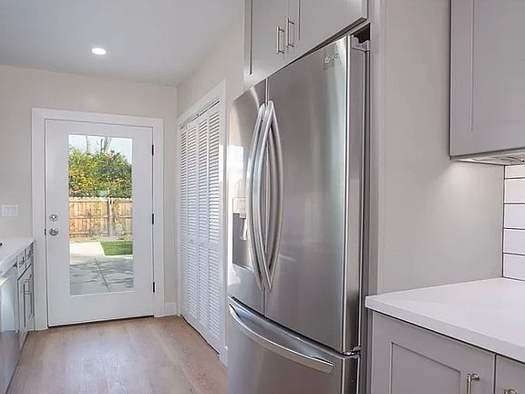 4th image of 813 Encino Pl