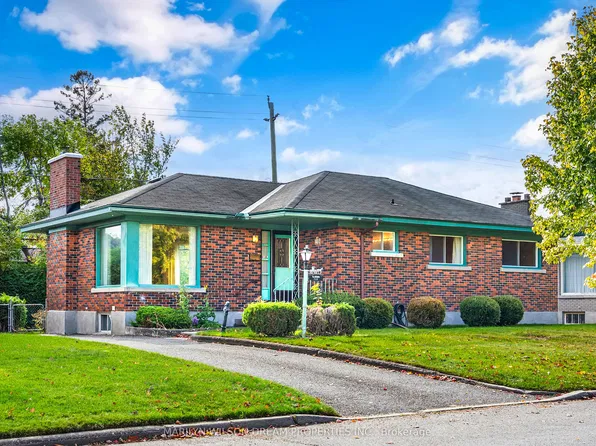 742 Cork St, Ottawa, ON K1G 1X9