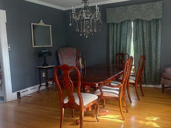 2nd image of 19 W King St