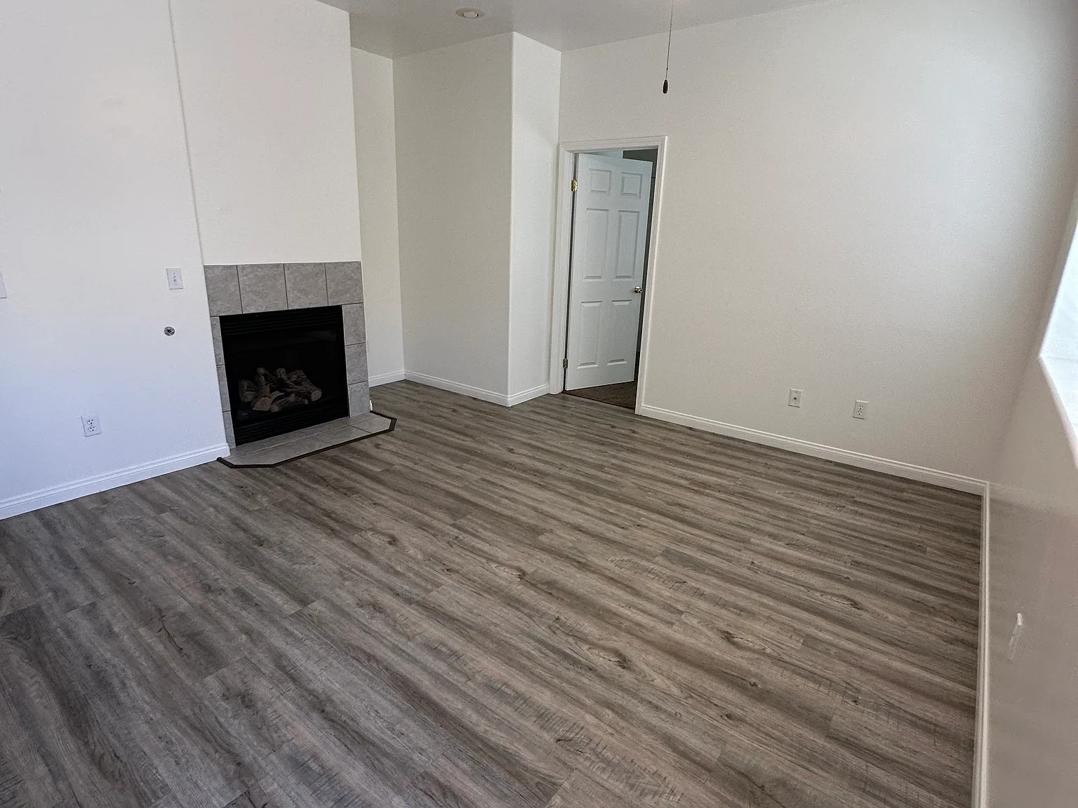 2 bed, 977 sqft, $1,695 — Photo 1