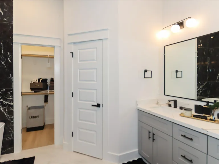 4902 Higgins St #B — Photo 23