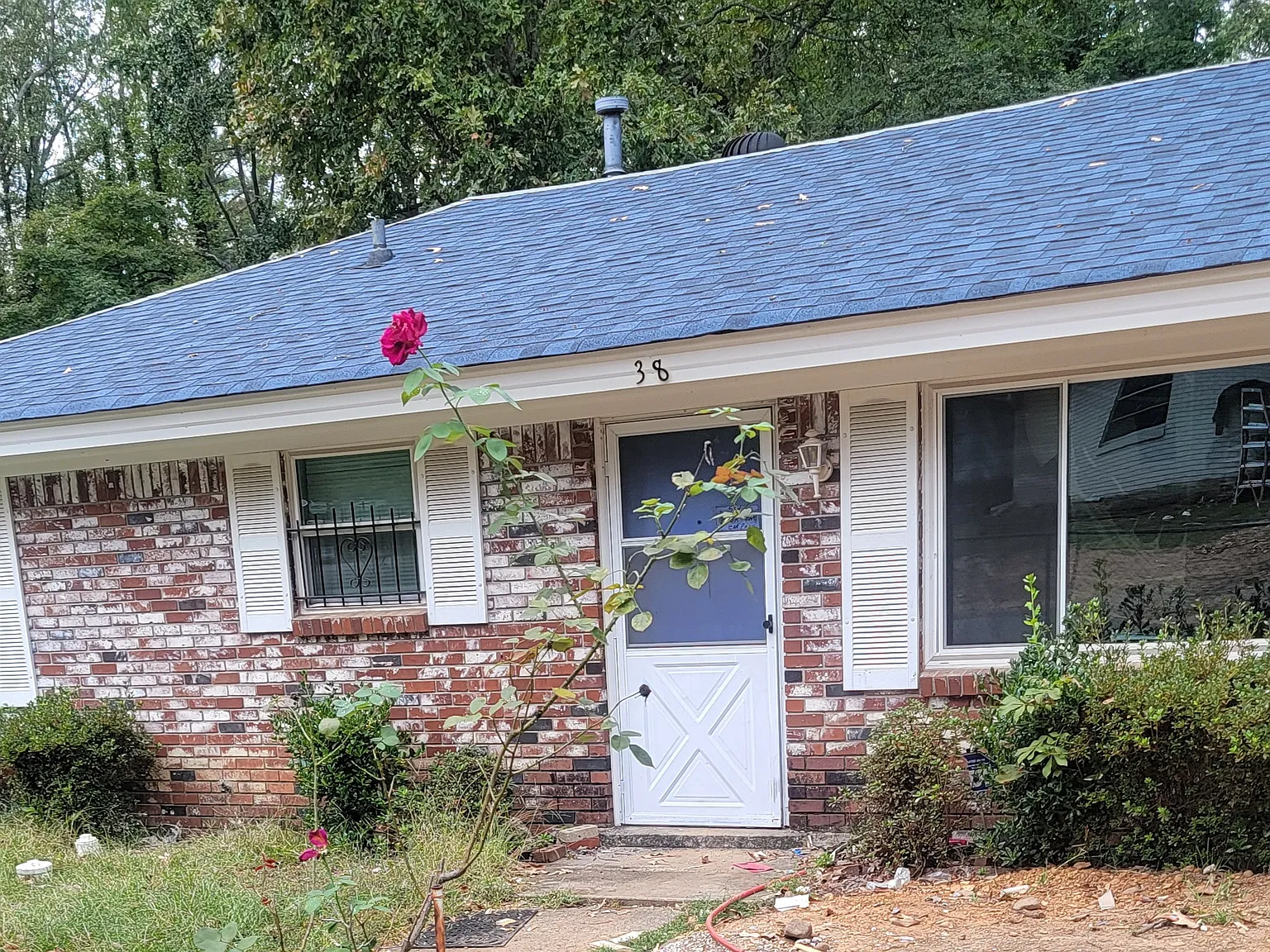 3 bed, 1100 sqft, $1,350 — Photo 1