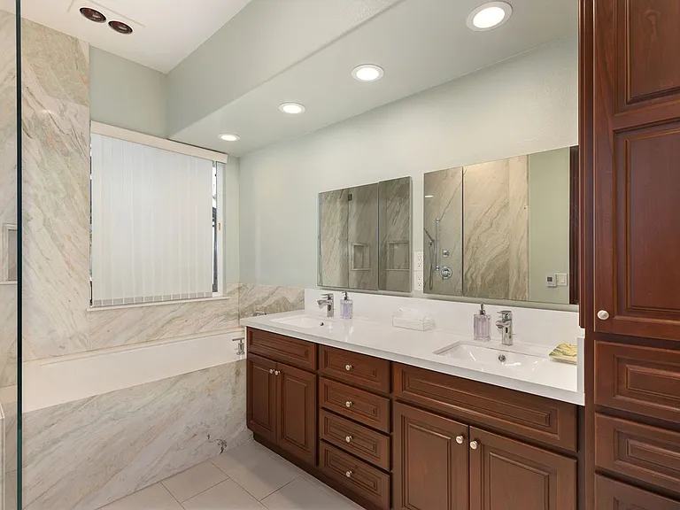 701 Loma Adria — Photo 2