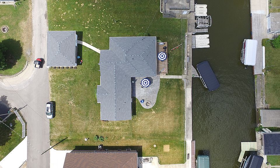 2nd image of 10537 N Lake View Dr
