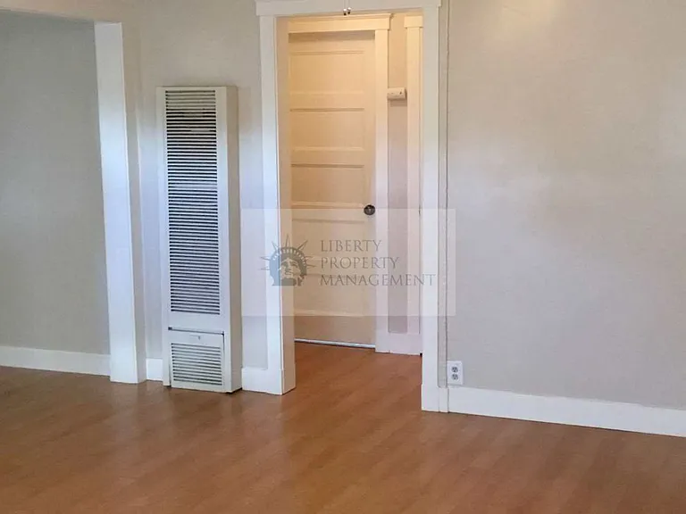 683 S Central Ave — Photo 4