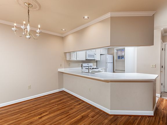 3rd image of 6940 Fairfax Dr #100-1-1