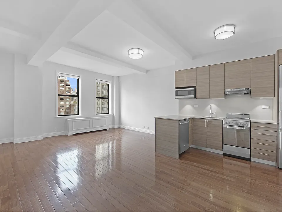 210 W 70th St #1004