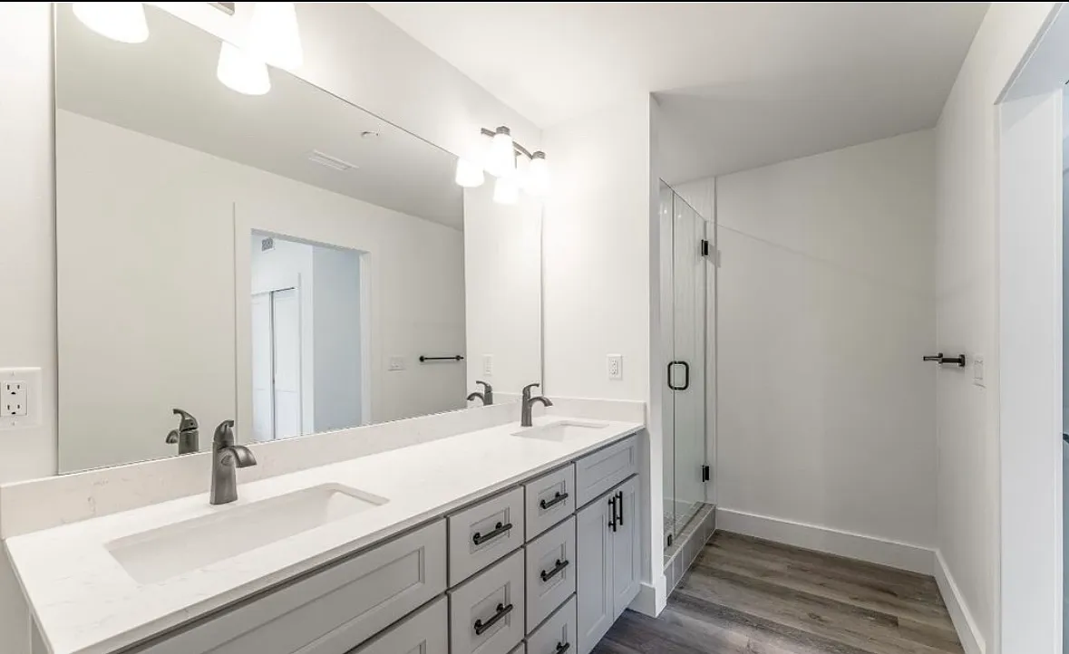 2 bed, 1100 sqft, $3,000 — Photo 3