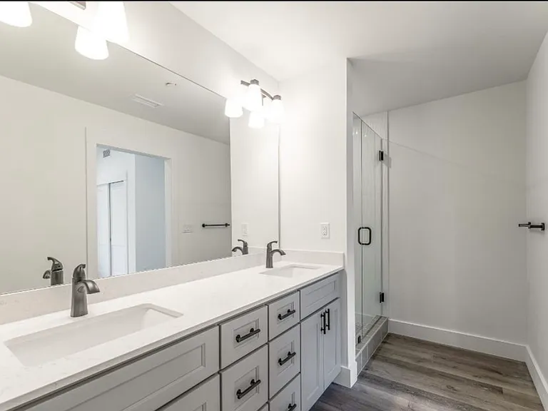1602 Maple Ln #4C — Photo 3