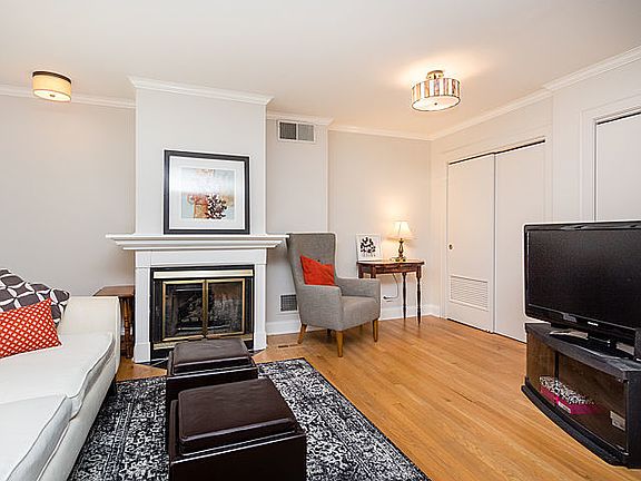 4th image of 2643 N Southport Ave