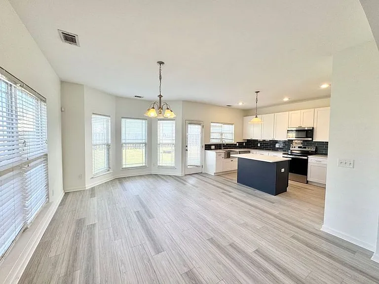 186 Savannah Ln — Photo 2