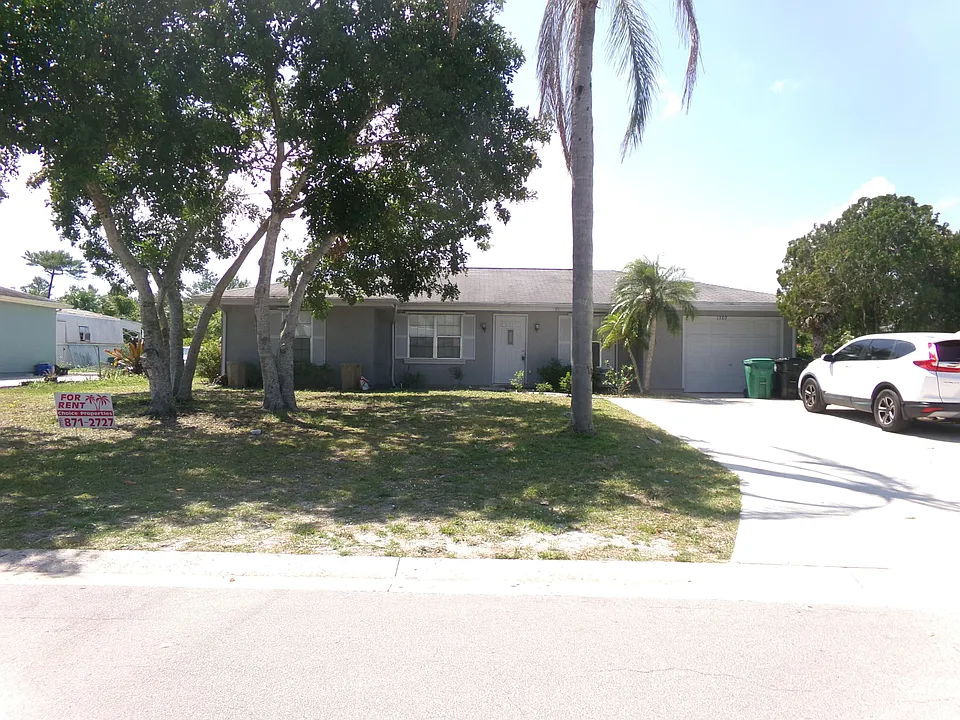 1380 SE Buckingham Ter