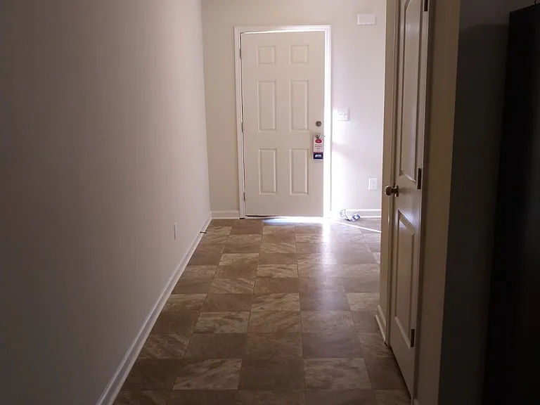 406 Erin Ct — Photo 4