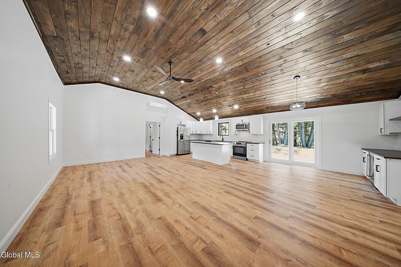 4th image of 741 Howe Road