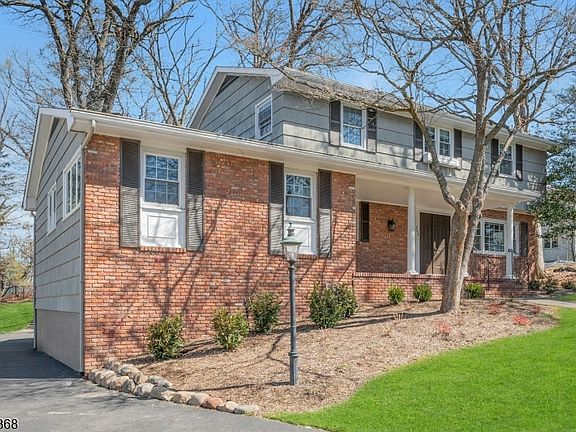 3rd image of 366 Valley View Ave