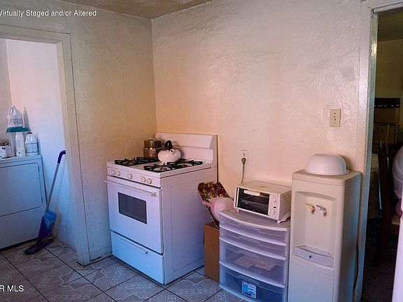 5th image of 226 E 105th St
