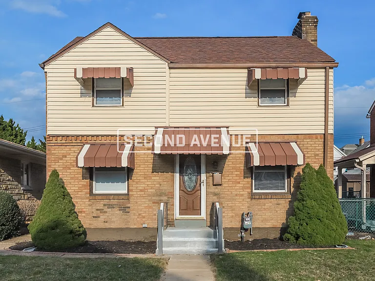 928 Kennedy Dr — Photo 1