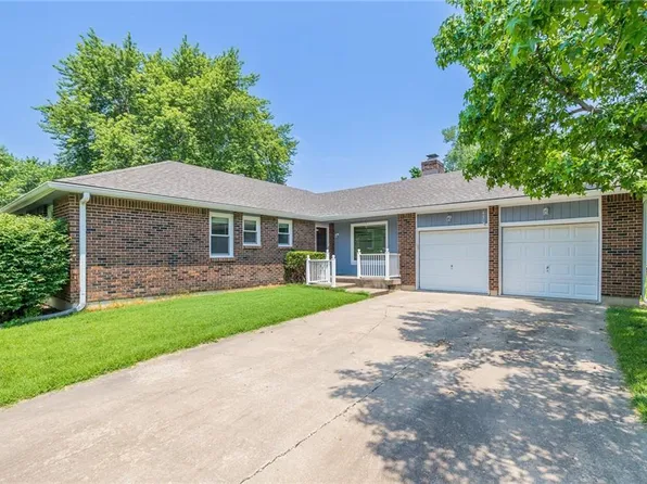 430 N Persimmon Dr, Olathe, KS 66061