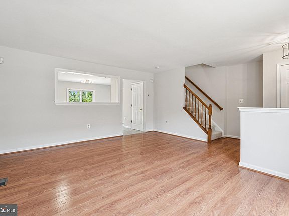 5th image of 546 Highland Towne Ln