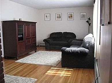 2nd image of 32 Tarrytown Ln