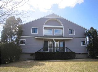 1402 Mill Pond Dr, South Windsor, CT 06074