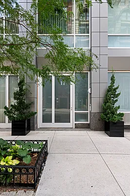 Rented by SERHANT. | media 25