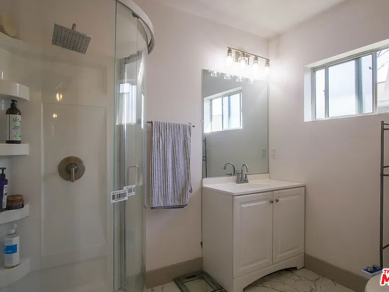 2223 W 78th Pl — Photo 17