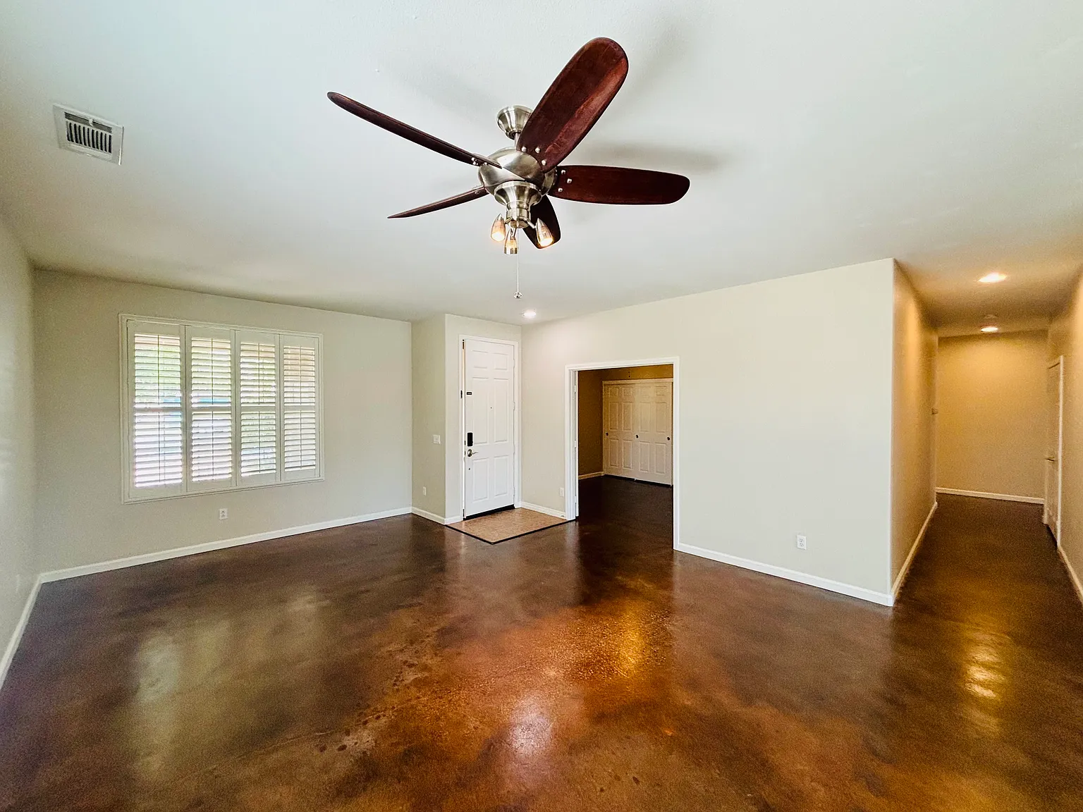 4 bed, 2009 sqft, $2,799 — Photo 3
