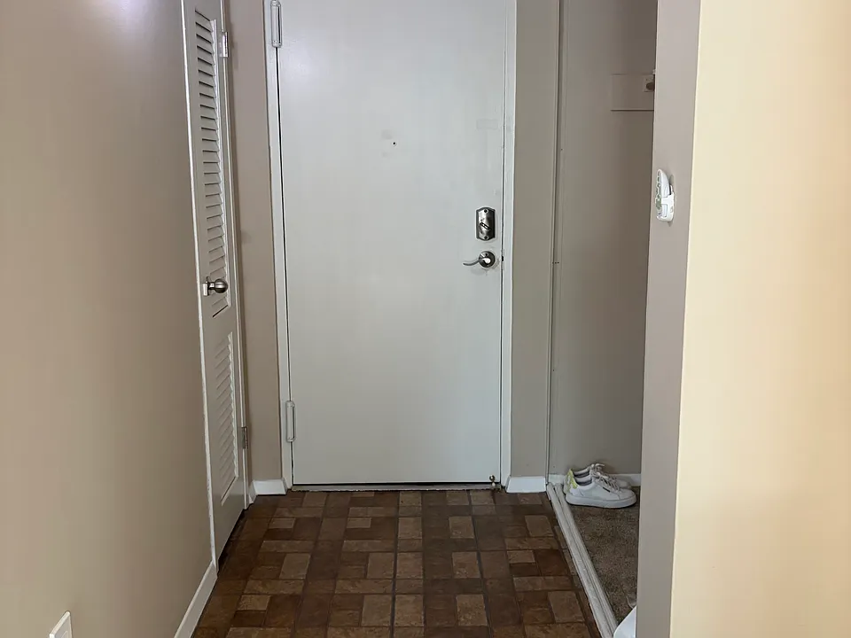 1005 Woodrow Ave #4C